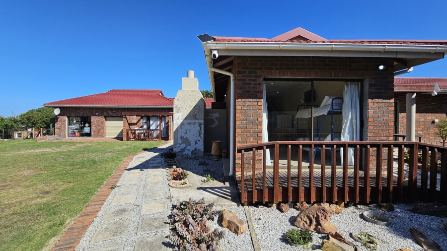 7 Bedroom Property for Sale in Oyster Bay Eastern Cape